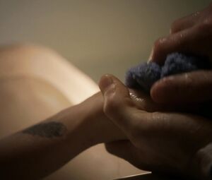 Joanna Going, Kiele Sanchez - Kingdom s01e06 (2015)