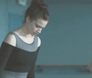 Sarah Hay, Emily Tyra - Flesh & Bone S01E06 (2015)