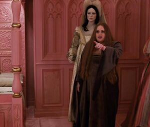 Anne Hathaway nude - The Hustle (2019)