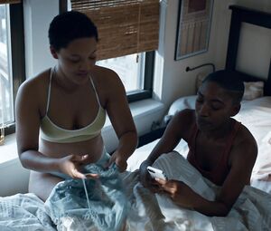 Jacqueline Toboni, Sophia Bush, Kenzie Elizabeth, Kiersey Clemons nude - Easy s03e03 (2019)