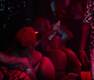 Lawnyae Marie nude - Easy s03e07 (2019)