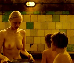 Viktoria Miroshnichenko, Vasilisa Perelygina nude - Dylda (2019)