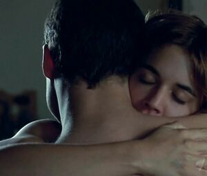 Naked Adriana Ugarte - Castillos de cartón (3some 2009)