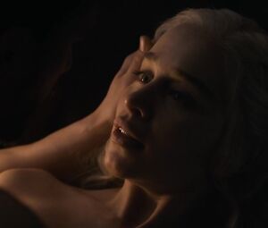 Celebs Sex Scene | Emilia Clarke - Game of Thrones s07e07 (2017)