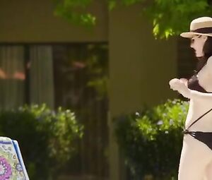 Alexandra Daddario hot, Kate Upton hot – The Layover (2017)