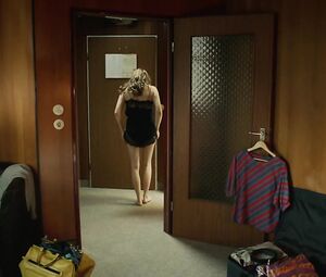 Sexy Nikola Kastner, Sonja Gerhardt, Yvonne Yung Hee Bormann Deutschland 83 S01E02-04 (2015)