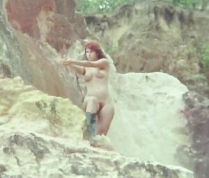 Elisa Heidrich Nude - Animal Politico (2017)