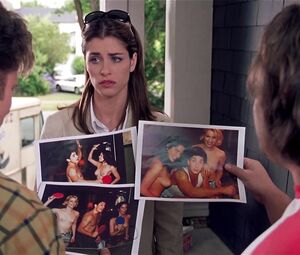 Odessa Munroe, Tracy Trueman nude - Saving Silverman (2001)
