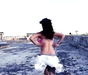 Naked Asian Art Performance-004-QUEEN