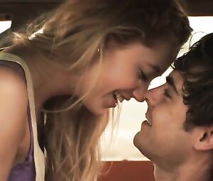 Naked Heather Graham, Maika Monroe Sexy - At Any Price (2012)