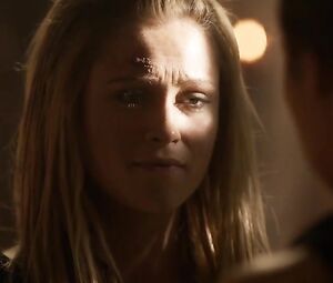 Hot bedroom scene Eliza Taylor Sexy - The 100 S03E07 (2016) Lesbian-Hot Scene