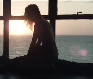 Nude Giovanna Simoes, Sabrina Greve - Todas as cores da noite (2015)