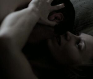 Nude Dinara Droukarova - Qu'un seul tienne et les autres suivront (2009)