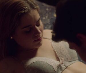 Sexy Julia Gibert, Natalia Barrientos - Les de l'hoquei s01e05 (2019)