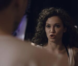 Nude Melisa Senolsun - The Gift s01e04 (2019)