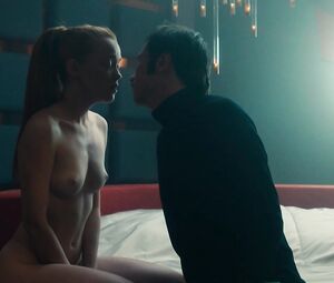 Nude Paulina Walendziak, Maja Ostaszewska, Magdalena Wrobel, Monika Stelmasiak - Ja teraz klamie (2019)