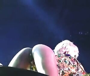 Miley Cyrus Kissing Porn - Miley Cyrus Kissing Videos ~ Miley Cyrus Kissing Sex Scenes - HeroEro.com