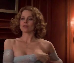 Jennifer Love Hewitt, Sigourney Weaver Sexy - Heartbreakers (2001)