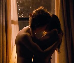 Kristen Stewart Sexy - Adventureland (2009)