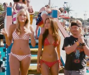 Madison Riley, Jamie Chung, etc Sexy - Grown Ups (2010)