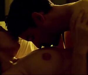 Gรฉraldine Pailhas Nude - La Chambre des Officiers (FR 2001)