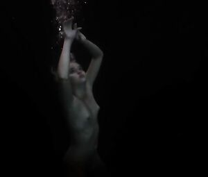 Hannah Glasby Nude - Drown (2016)