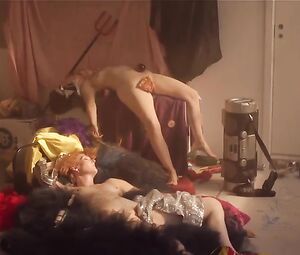 Louise Mieritz, Ditte Hansen Nude - Ditte Og Louise s01e04 (2015)