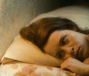 Solo Actress in the bed - White Heat