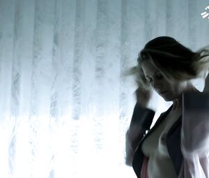 Lisi Linder nude - La victima nnmero 8 s01e04 (2018)