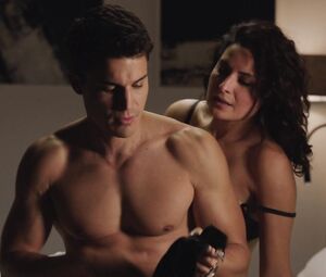 Giulia Charm, Elisabeth Larena nude - Vivir sin permiso s01e01-10 (2018)