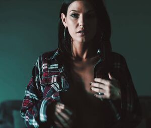 Eva Hamilton naked - Death Kiss (2018)