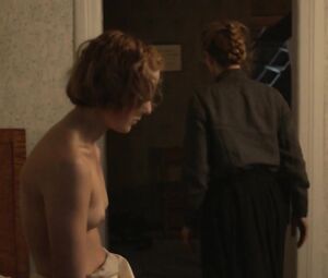 Alba August nude - Unga Astrid (2018)